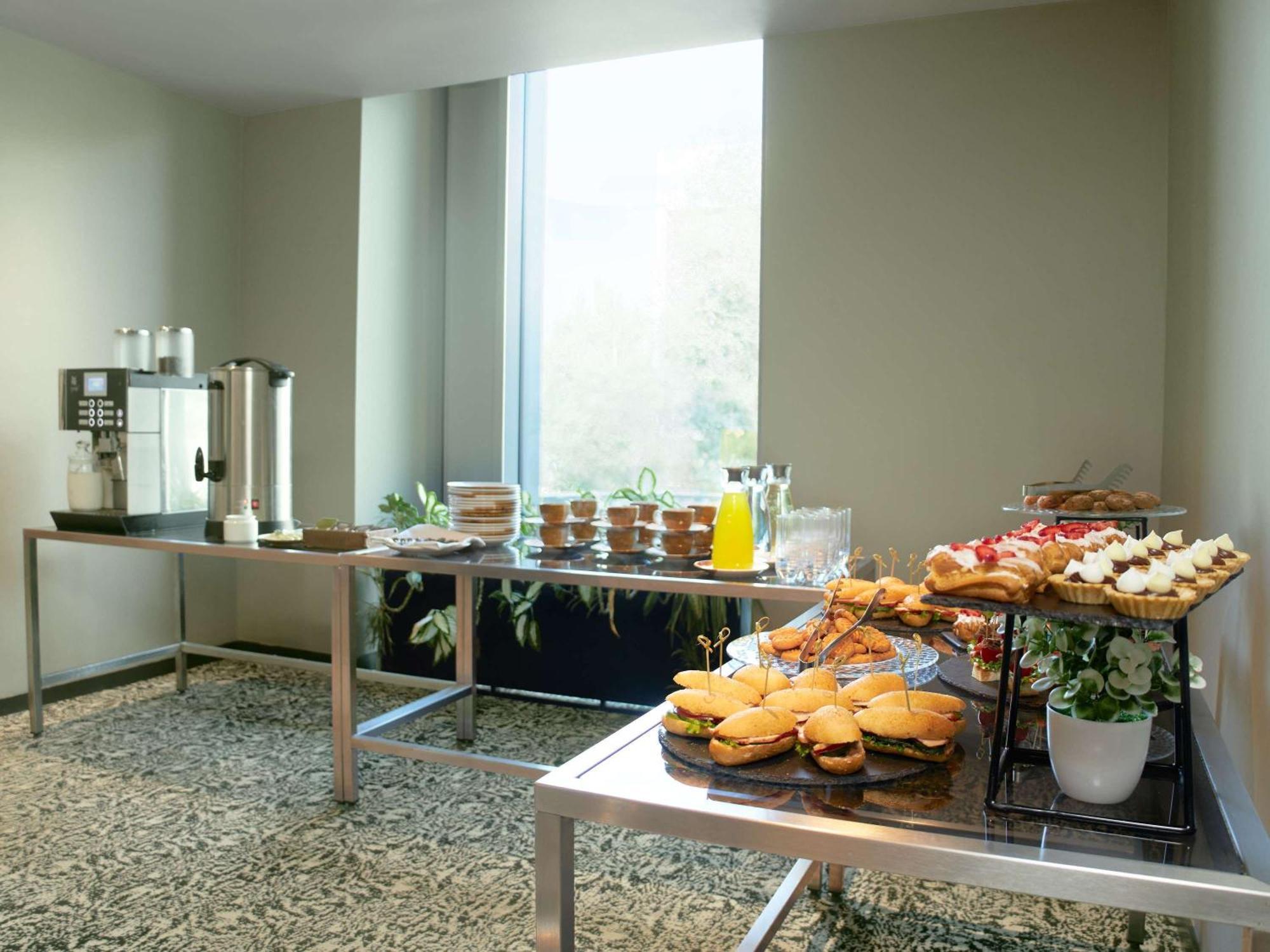 Novotel Living Almaty Jetisu 외부 사진